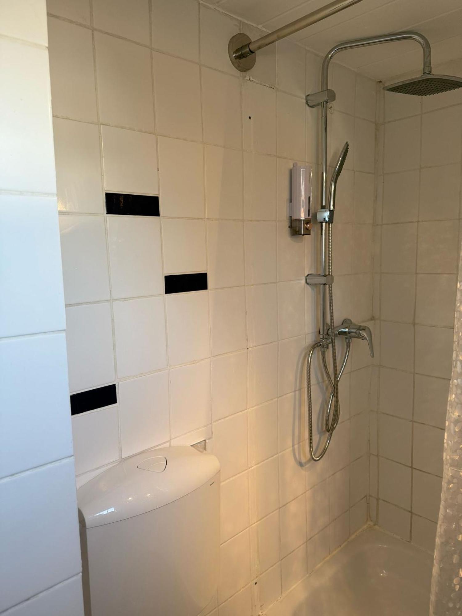 Privates Gemeinschaftsbad Keine Kuechen Appartement *